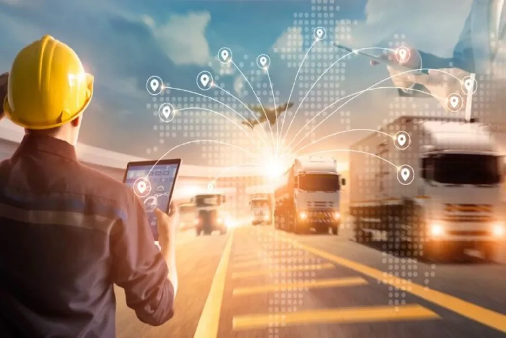 Representação digital da logística de distribuição, com um trabalhador usando um tablet para controlar o fluxo de caminhões em uma rodovia, conectados por uma rede global.