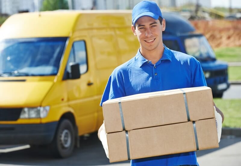 Comparação entre transporte expresso e convencional para empresas