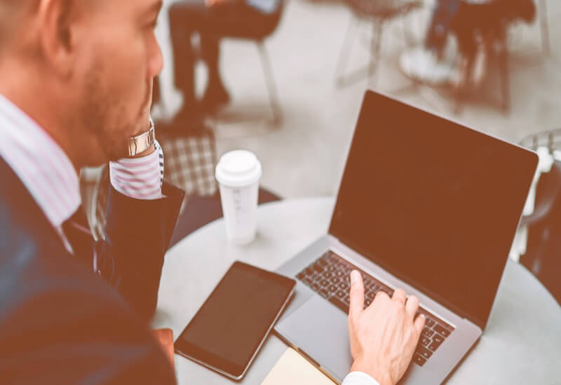 Plataforma digital de cotação de frete com opções de envio prazo e custo