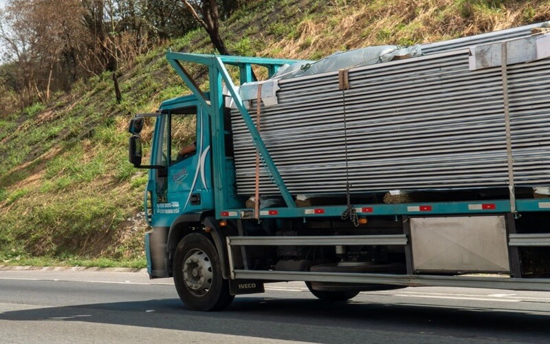Quando contratar frete para transporte interestadual de cargas