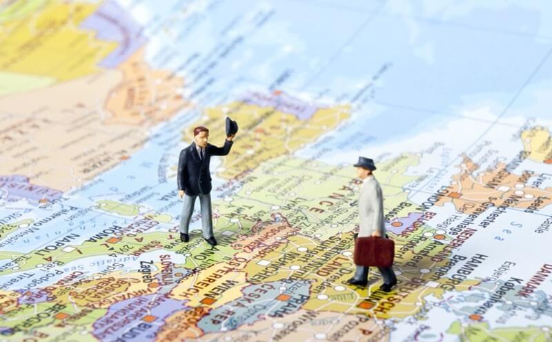 Comércio cross border com mapa global e conexões internacionais