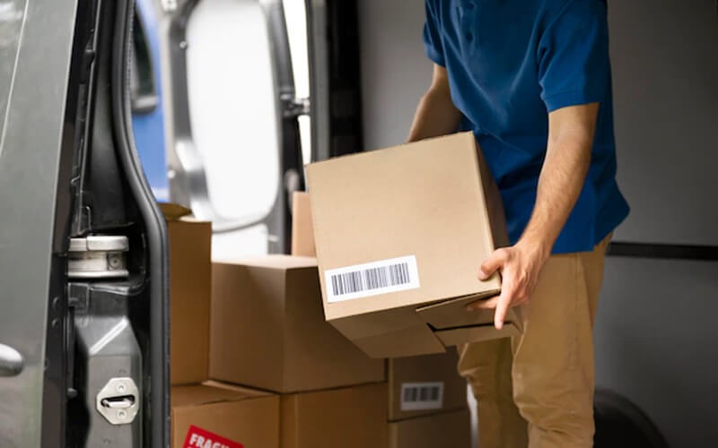 Frete pequeno com veículo utilitário para entrega de cargas leves