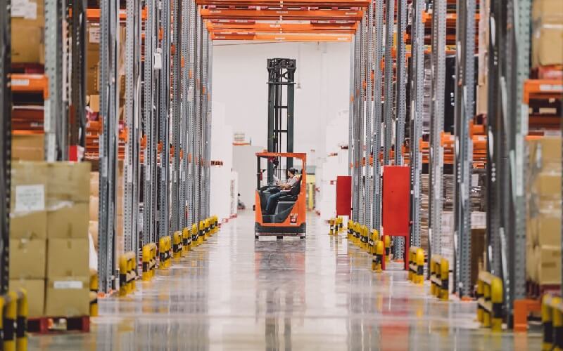 Armazém organizado como pilar de uma logística empresarial eficiente