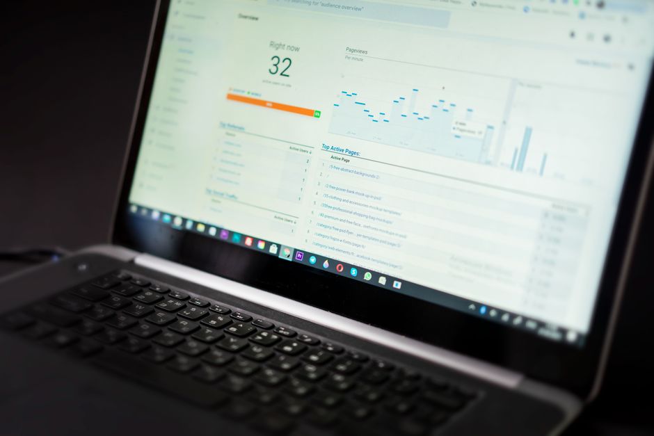 Dashboard de analytics com indicadores de desempenho logístico em tempo real