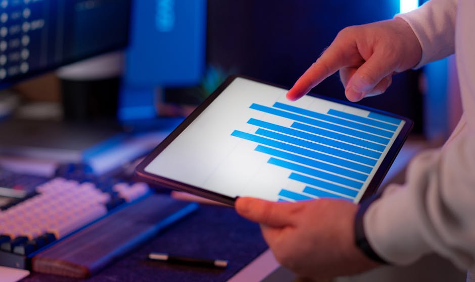 Profissional analisando gráficos de dados logísticos em tablet digital